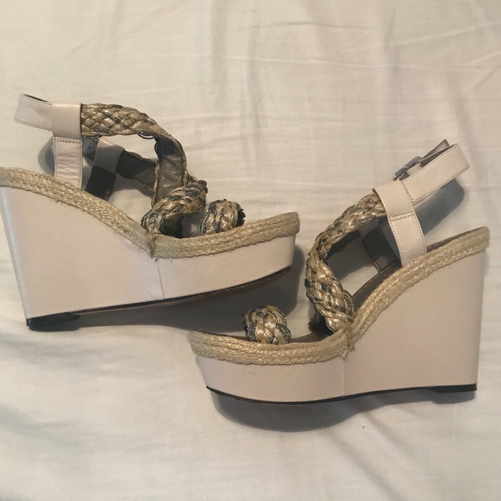 Vince Camuto wedges size 6.5 ❤️
